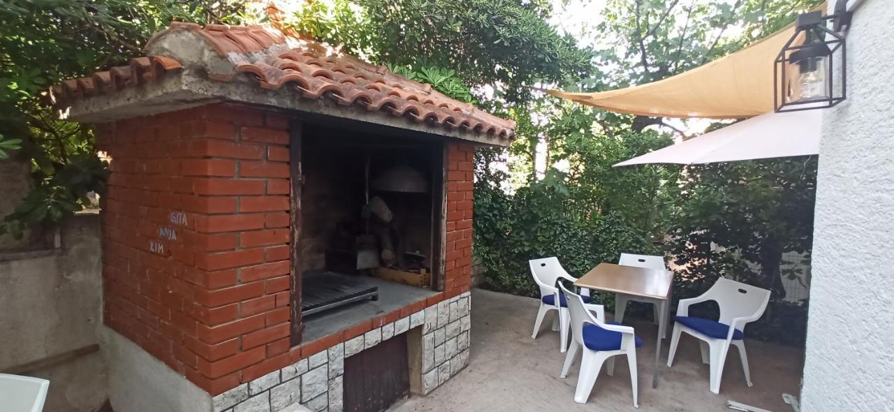 Vila Beleca Krk - Apartments Rest & Sea Krk Town Luaran gambar