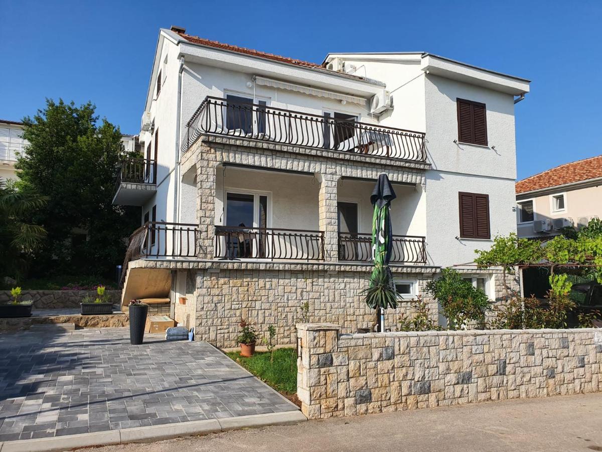 Vila Beleca Krk - Apartments Rest & Sea Krk Town Luaran gambar