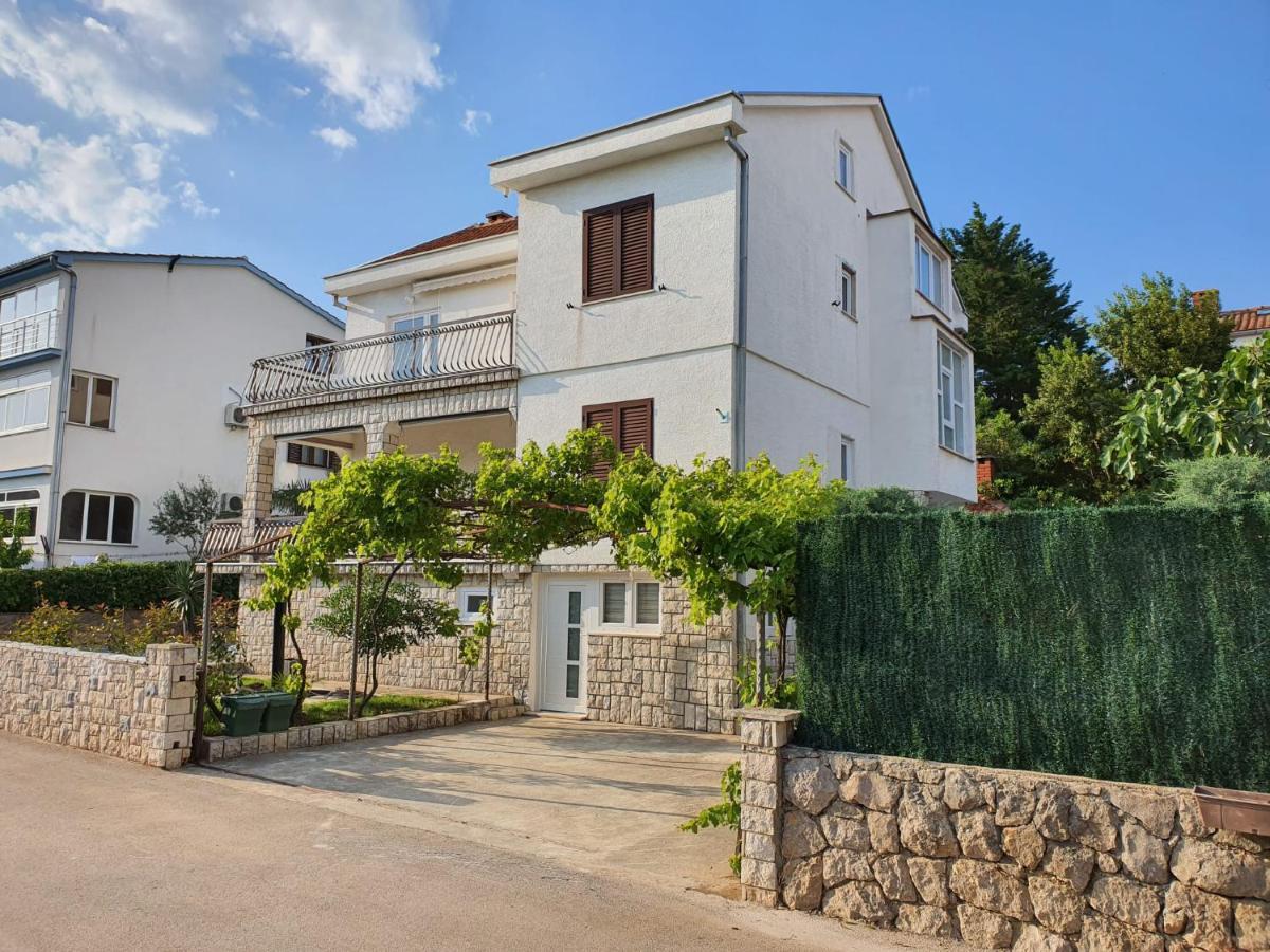 Vila Beleca Krk - Apartments Rest & Sea Krk Town Luaran gambar