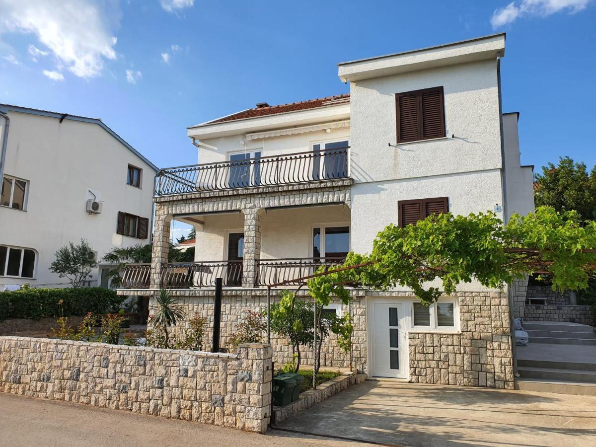 Vila Beleca Krk - Apartments Rest & Sea Krk Town Luaran gambar
